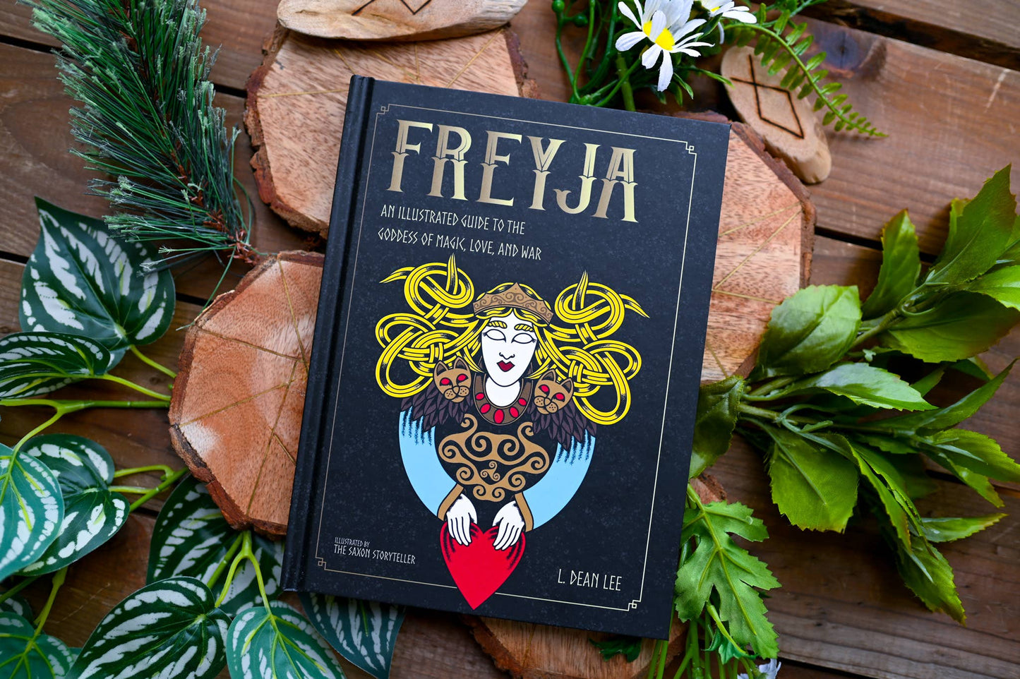Freyja: An Illustrated Guide to the Goddess of Magic, Love & War
