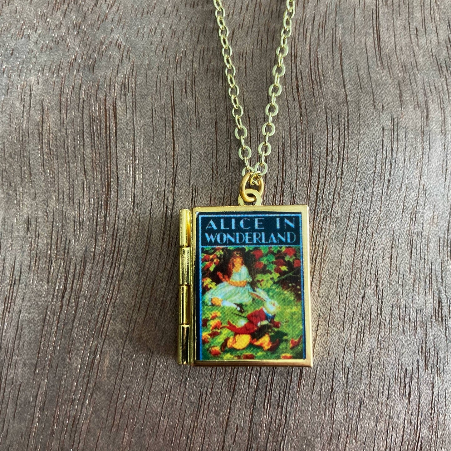 Book Locket Alice In Wonderland - Rabbit Running Late